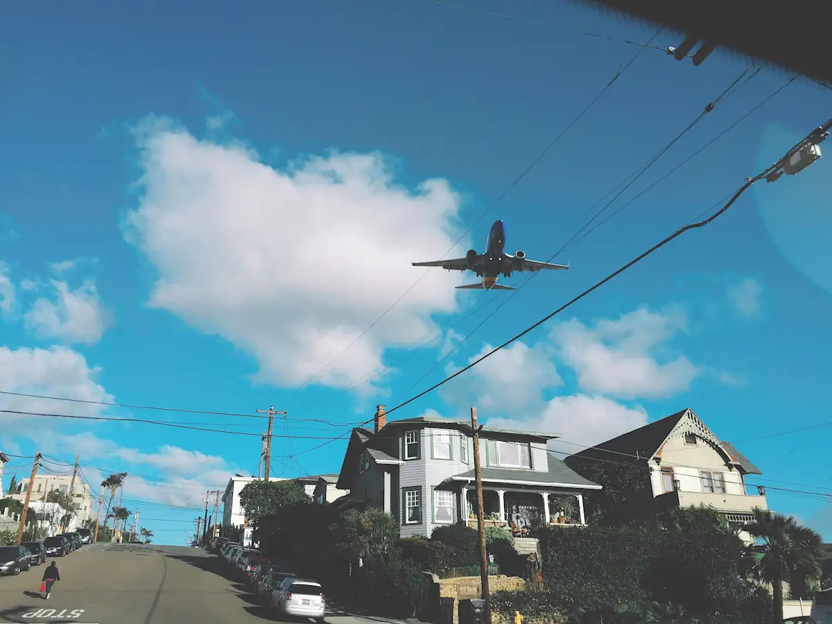 Un avion dans le ciel