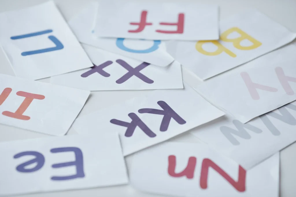 Un jeu de cartes alphabet phonétique pompier
